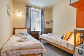 Apartment in Beaumaris Near the Coastline