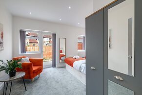 Newly Converted 2BDR 1BA APT in Hounslow