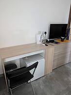 Room-private Cosy Room in a Modern Subur