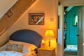 Holiday Home in Bruton With Private Lakes