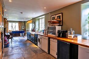 Holiday Home in Bruton With Private Lakes