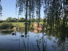 Holiday Home in Bruton With Private Lakes