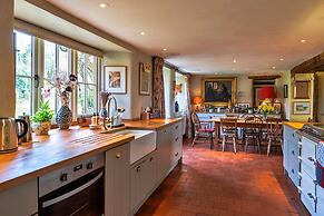 Holiday Home in Bruton With Private Lakes