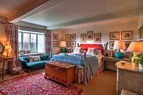 Holiday Home in Bruton With Private Lakes