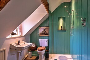 Holiday Home in Bruton With Private Lakes