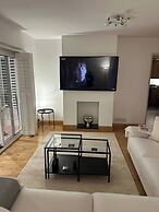 Stylish Happiness Home in Surrey