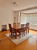 Stylish Happiness Home in Surrey