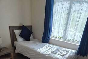2 Bed Caravan - Sleeps 6 - Pets - Pool - Parking