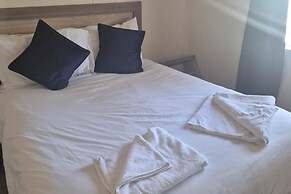 2 Bed Caravan - Sleeps 6 - Pets - Pool - Parking