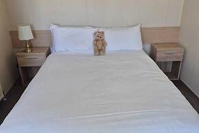 2 Bed Caravan - Sleeps 6 - Pets - Pool - Parking