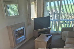2 Bed Caravan - Sleeps 6 - Pets - Pool - Parking