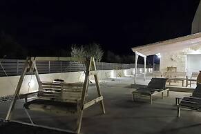 Zoi's SeaView House