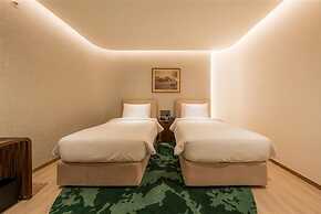 080 Transit Hotel T2