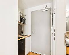 Limehome Piraeus Iris