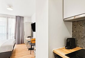 Limehome Piraeus Iris