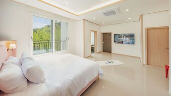 Gapyeong Laonjena Pool Villa