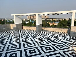 HOTEL SEVENTY SEVEN