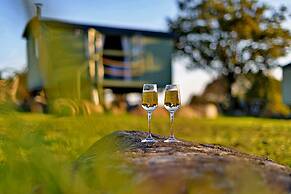 Tranquil Shepherds Hut With Stunning Views, No Deposit