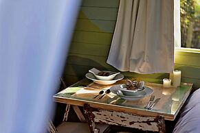 Tranquil Shepherds Hut With Stunning Views, No Deposit
