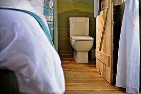Tranquil Shepherds Hut With Stunning Views, No Deposit