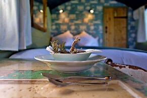Tranquil Shepherds Hut With Stunning Views, No Deposit