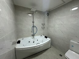 GUR ROYAL HOTEL
