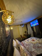 GUR ROYAL HOTEL