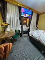 GUR ROYAL HOTEL