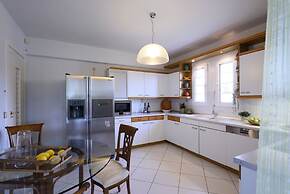 Escape Villa in Melissochori