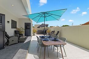 Villa Cuarenta Y Tres at Mambo Beach