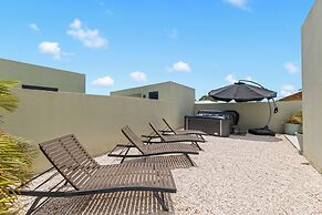 Villa Cuarenta Y Tres at Mambo Beach