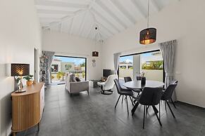 Villa Cuarenta Y Tres at Mambo Beach