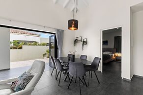Villa Cuarenta Y Tres at Mambo Beach