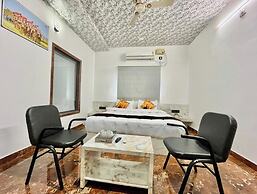 Hotel SSR Palace Mount Abu
