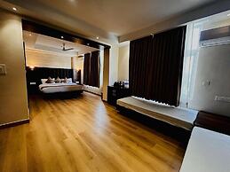 Grand Pinnacle Lucknow