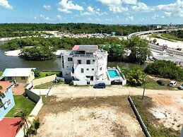 Poolside Seaview Studio With Infinity Pool & Overwater Deck Near Airpo
