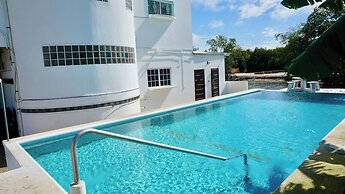 Poolside Seaview Studio With Infinity Pool & Overwater Deck Near Airpo