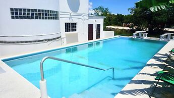 Poolside Seaview Studio With Infinity Pool & Overwater Deck Near Airpo