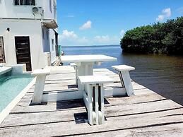Poolside Seaview Studio With Infinity Pool & Overwater Deck Near Airpo