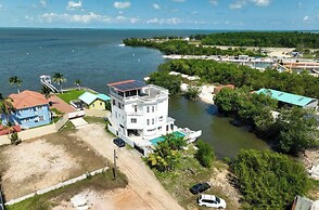 Poolside Seaview Studio With Infinity Pool & Overwater Deck Near Airpo