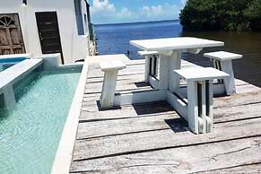 Poolside Seaview Studio With Infinity Pool & Overwater Deck Near Airpo