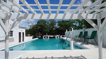 Poolside Seaview Studio With Infinity Pool & Overwater Deck Near Airpo