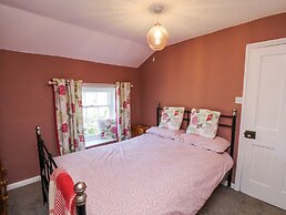 2 Whinstone Cottage