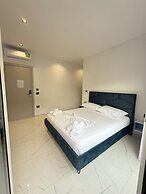 Maison Apartments