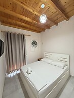 Maison Apartments