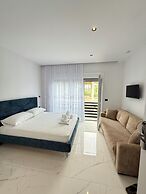 Maison Apartments