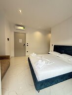 Maison Apartments