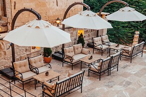 Lagoon Cave Suites