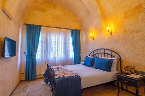 Lagoon Cave Suites