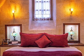 Lagoon Cave Suites